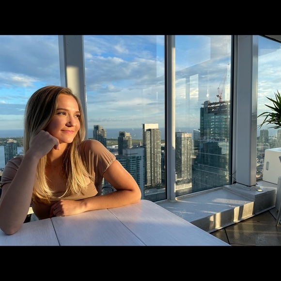 Meet your Posher, Jovana - Picture 1 of 1